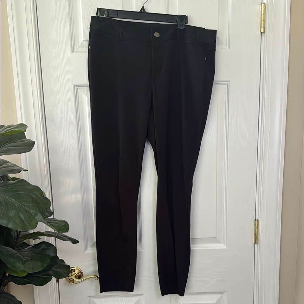 Simply Vera Vera Wang Black Dress Pants with Streamlined Silhouette